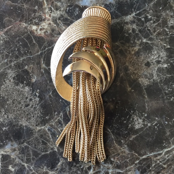 Jewelry - VTG Tassled Brooch/Pendant